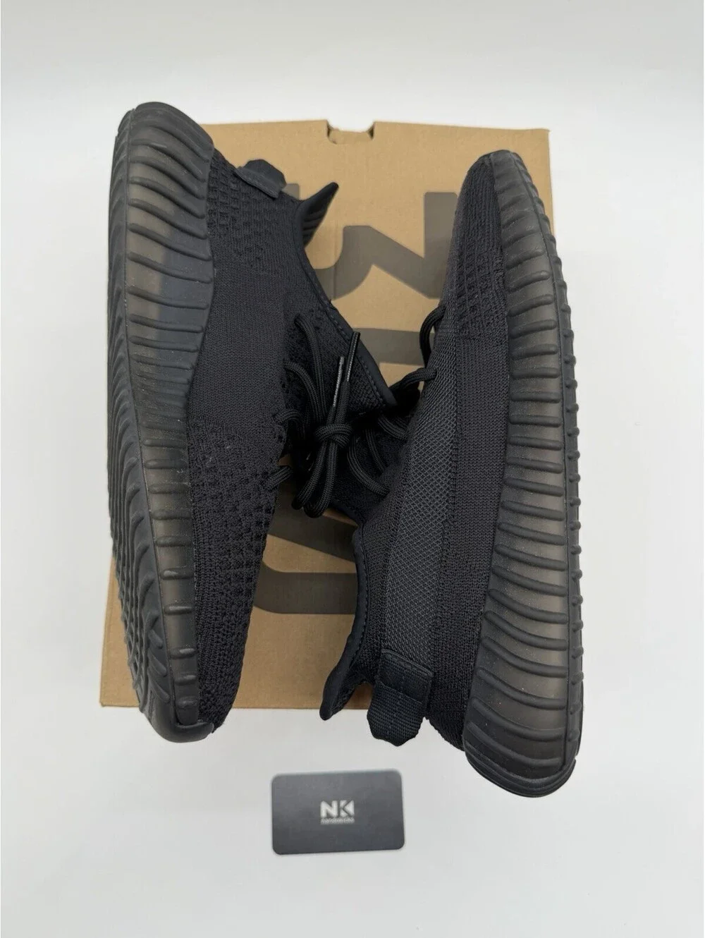 Adidas Yeezy Boost350 V2 Onyx / HQ4540 Black Sneakers Size 9.5M USED